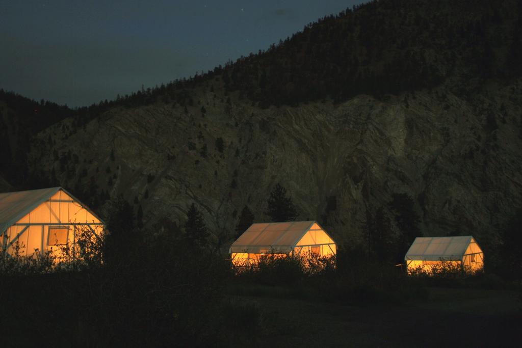 Kumsheen Rafting Resort Lytton Esterno foto